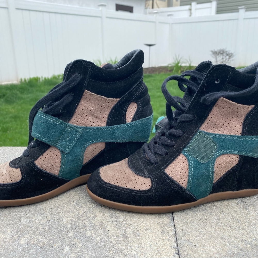 Practically Brand New!!!! Worn A Handful Of Times… - image 8